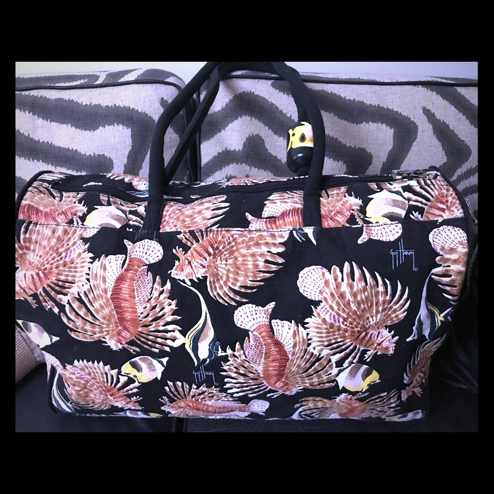Great Print Large Designer Tote w/Zipper Like New